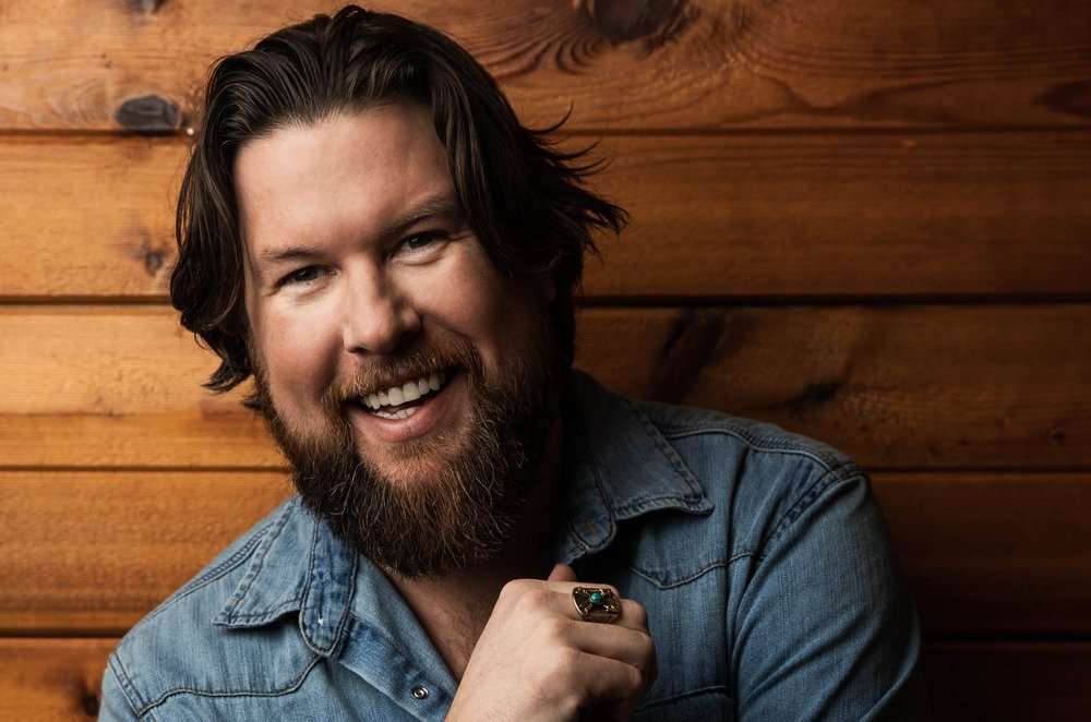 Zach Williams lance Empty Grave à loccasion de la fête