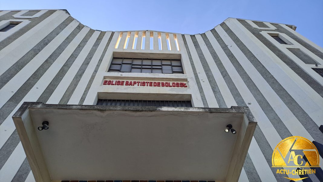 L'église Baptiste de Bolosse garde ses portes ouvertes et les fideles vienn...